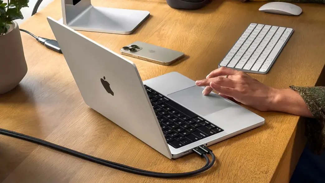 Apple (News Central TV)