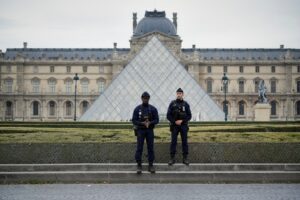 Louvre (News Central TV)