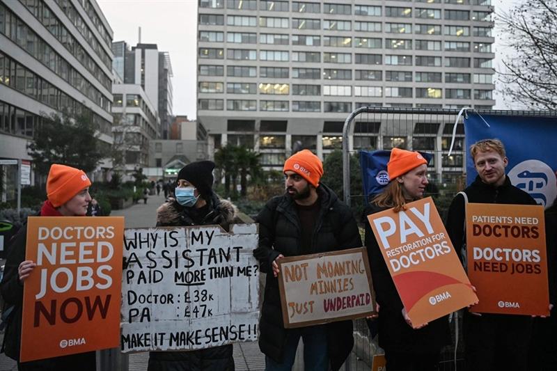 England Doctors Stage 14th Strike