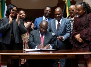 South Africa Raises Pay For Public Office-Bearers