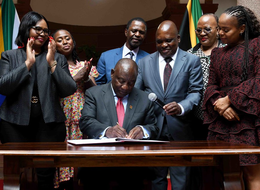 South Africa Raises Pay For Public Office-Bearers