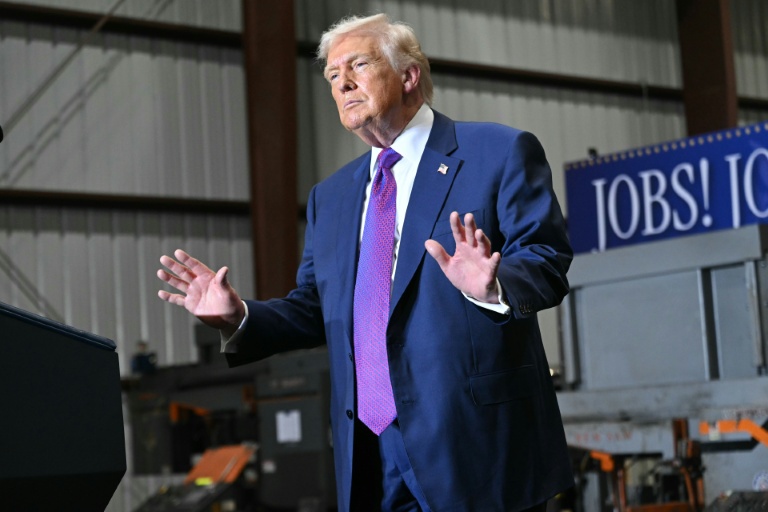 Trump Imposes 10% Global Tariff on Imports