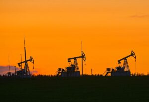 Crude Climbs as Ceasefire Tensions Grow