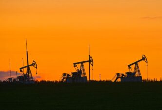 Crude Climbs as Ceasefire Tensions Grow