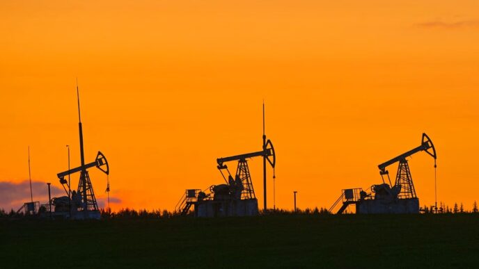 Crude Climbs as Ceasefire Tensions Grow