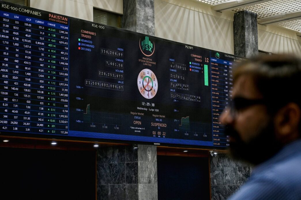 Global Stocks Surge as Oil Dips on War Hopes