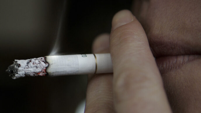 Gaza Smokers Use Jute as Tobacco Alternative (News Central TV)