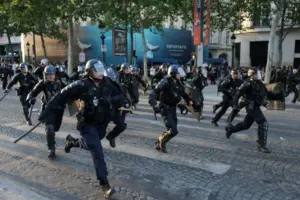 PSG Victory Celebration Turns Chaotic in Paris (NewsCentral TV)
