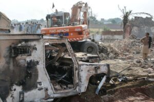 Car Bomb Attack on Checkpoint Kills 12 in Pakistan
