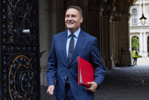UK Health Minister Quits, Challenges Starmer (NewsCentral TV)