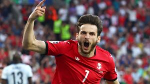 Kvaratskhelia Eyes Arsenal as PSG Reach Champions League Final