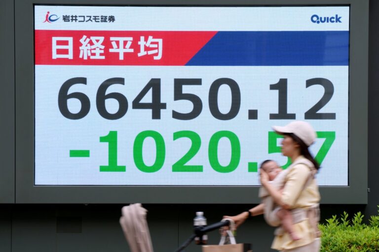 Asian Stocks Tumble After Wall Street Tech Sell-Off