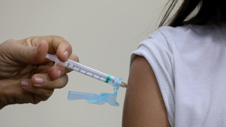 Brazil Halts Single-Dose Dengue Vaccine