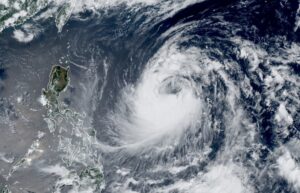 Tropical Storm Injures Nine, Cuts Power in Japan