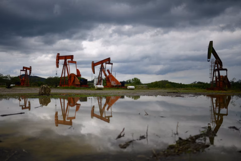 Oil Rises Slightly During Muted Truce