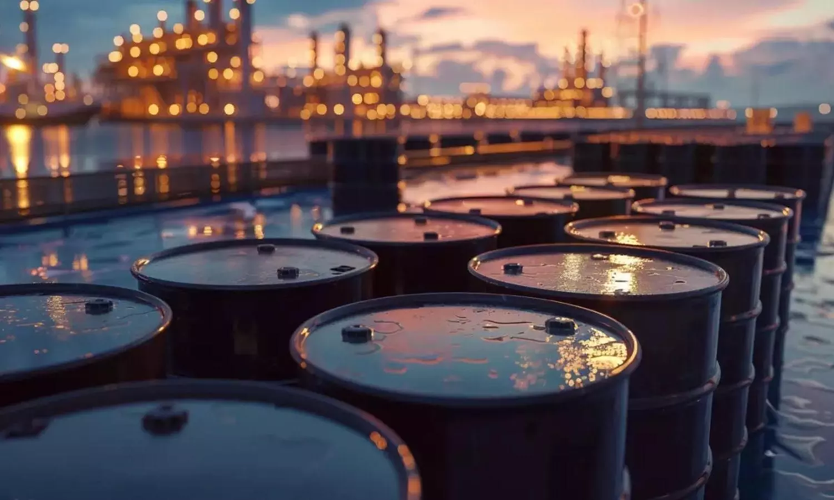 Oil Prices Ease After Gains on Supply Fears